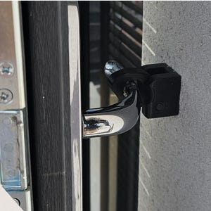 HandleStay: el gancho de sujeción para manijas de puertas que se abren hacia la pared. ¡Sin necesidad de hacer agujeros en la puerta, cierre fácil!