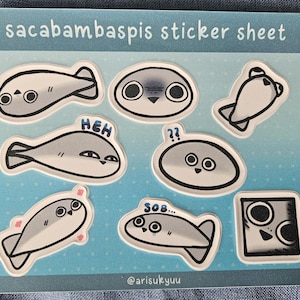 Peut inclure: Une feuille d'autocollants avec une vari&eacute;t&eacute; de jolis motifs de poissons-ballons. La feuille comprend un poisson-ballon avec le mot "HEH" au-dessus, un poisson-ballon avec le mot "SOB" au-dessus, un poisson-ballon avec des points d'interrogation au-dessus et un poisson-ballon avec le texte "sacabambaspis sticker sheet" en haut.