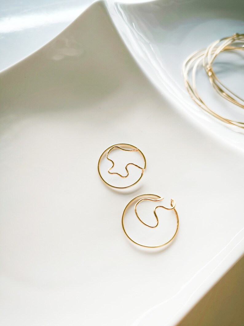 14k laminated gold snake hoop earrings image 2