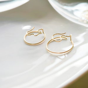 14k laminated gold snake hoop earrings image 4