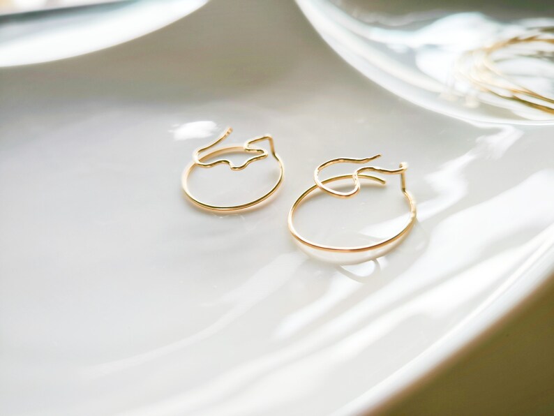 14k laminated gold snake hoop earrings image 4