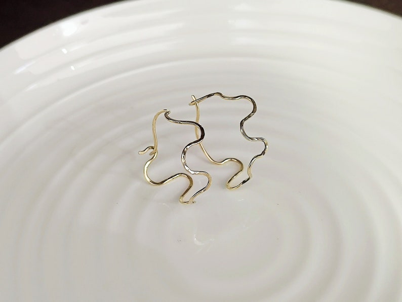 14k laminated gold snake hoop earrings image 3