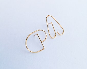 Puces d'oreilles or laminé 14k (gold filled) asymétriques et minimamlistes