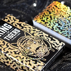 Cartas de jogar de ouro O REI dos TIGRES