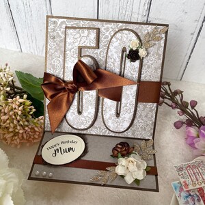 50er Jahre Geburtstagskarte für Sie. Handgemachte 3D Blumenkarte für Tochter, Schwester, Mutter. Meilensteinkarte mit großer Zahl. Weibliches Geschenk