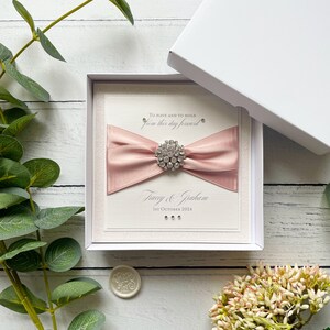 Carte de félicitations pour le jour du mariage | Cadeau de mariage fait main | Personnalisé | de voeux en boîte | Rose sombre | Couleur personnalisable | Cadeau