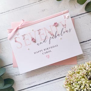 Carte 70e anniversaire pour elle. Carte d'anniversaire personnalisée pour maman, grand-mère, tante. Jolie carte d'anniversaire rose faite main pour ses 70 ans