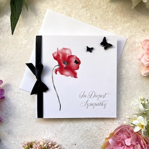 carte de sympathie | Motif coquelicot | Papillons en papier floqué | Ruban et noeud | Minimal | Désolé pour votre perte | Intérieur vierge | Enveloppes blanches