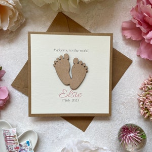 Carte personnalisée de nouveau bébé fille faite à la main. Félicitations pour la naissance de votre fille. Bienvenue sur la carte du monde