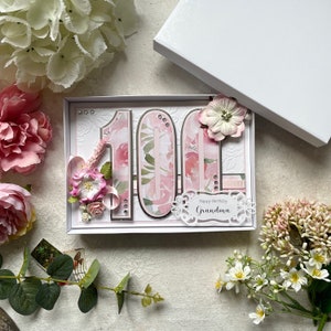 Carte 100e anniversaire faite main pour grand-mère, grand-mère, arrière-grand-mère, grand-tante. Carte spéciale jalon grand nombre rose floral 3D personnalisée