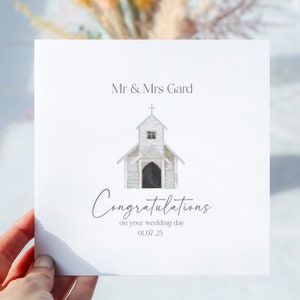 Carte de mariage. Personnalisé. Personnalisation avec la date du mariage et le nom de l'épouse. Jeunes mariés, couple heureux. Conception de chapelle de mariage