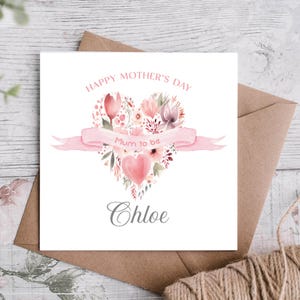 Carte de fête des mères pour future maman. Joli motif floral parfait pour une future maman. Personnalisé avec le nom. Le cadeau parfait pour la fête des mères.