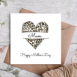 Carte de fête des mères pour maman. Motif coeur funky à imprimé léopard. Belle carte pour une femme spéciale personnalisable pour maman, maman, maman. Cadeau spécial