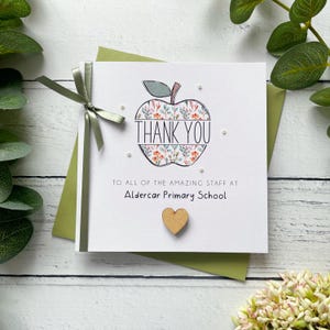 Carte de remerciement personnalisée pour le personnel de l'école ou de la crèche. Conception mignonne de pomme. Carte de fin d'année scolaire. Fait main et personnalisable.