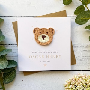 Nouvelle carte bébé garçon. Bienvenue dans le monde, petit garçon. Fait main et personnalisé. Orné d'un ours mignon.