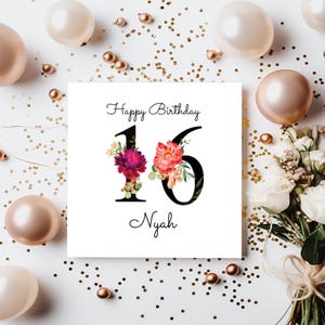 Carte de 16e anniversaire pour elle | Personnalisé | Vieillir avec des fleurs roses | Prénom féminin | Joyeux anniversaire soeur, fille, âge personnalisable.