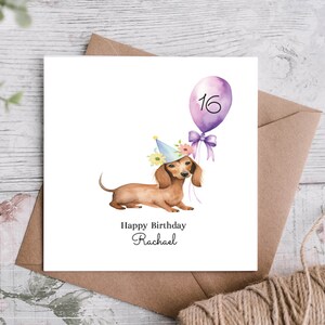 Carte de 16e anniversaire teckel. Carte personnalisée simple avec un chiot mignon. Blanc à l'intérieur. Comprend une enveloppe kraft.