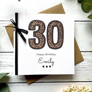 Karte zum 30. Geburtstag für Frau | Personalisiert | Große Funky Leopard Print Zahlen | Für Ihre Mutter Schwester Freund Bestie | Schleife & Gems