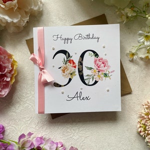 Karte zum 30. Geburtstag für Frau | Personalisiert | Große Zahlen mit Blumen | Für Ihre Mutter Schwester Freund Tante | Rosa Floral mit Schleife