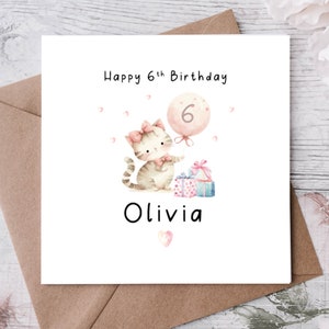 Carte d'anniversaire pour fille. Personnalisé avec le nom et l'âge. Parfait pour une petite-fille, une fille ou une nièce. Conception mignonne de chaton.