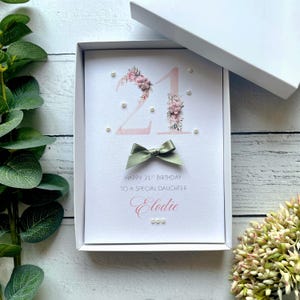 Carte de 21 ans pour elle. Petite-fille personnalisée, carte d'anniversaire fille. Jolie carte d'anniversaire rose faite main pour 21 ans