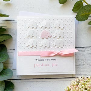 Neu Baby Girl Karte. 3D Baby Elefant Geburtskarte. Willkommen in der Welt Karte. Personalisiert und handgemacht. Geprägt. Ziemlich einzigartiges Design