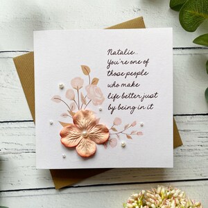 Geburtstagskarte für Freund | Personalisiert | beste Freundin Zitat | 3D Blume und Perlen | Blumenkarte Pfirsich | Weiblicher Name | Dankeschön-Karte