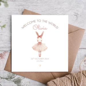 Neue Baby Mädchen Karte in einem niedlichen Ballerina Bunny Design, personalisiert mit dem Namen des Babys, Datum und Uhrzeit der Geburt. Geburtsanzeige Karte