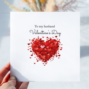 Karte zum Valentinstag für Mann und Frau. Rotes Herz Minimal Stil. Grusskarte. Innen leer. Personalisierte Nachricht. Inklusive Kraftpapier Umschlag.