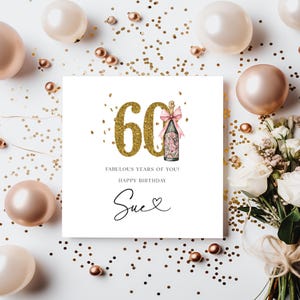 Carte d'anniversaire personnalisée | Chiffres scintillants imitation or | Conception de champagne | Prénom féminin | Joyeux anniversaire | Soixante années fabuleuses à vous