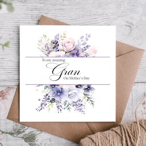 Carte de grand-mère pour la fête des mères. Jolie carte florale lilas pour grand-mère. Intérieur vierge ou message personnalisé. Joli design simple avec enveloppe kraft.