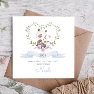 Première carte de fête des mères pour une nouvelle maman. Joli modèle de bébé panda. Personnalisé. Le cadeau parfait pour la fête des mères