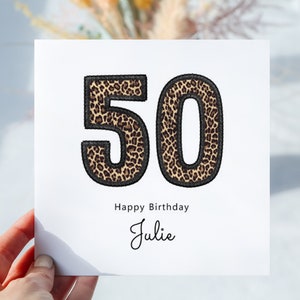 50.Geburtstagskarte. Personalisiert für sie. Große Leopard Print Zahlen und Namen. Innen leer. Inklusive Umschlag Kraftpapier. Freundin, Tante, Mama