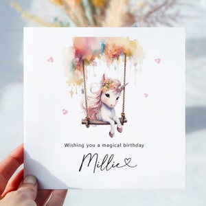 Carte d'anniversaire licorne pour fille, petite-fille ou nièce. Joli design licorne. Personnalisé. Le design magique comprend une enveloppe kraft.
