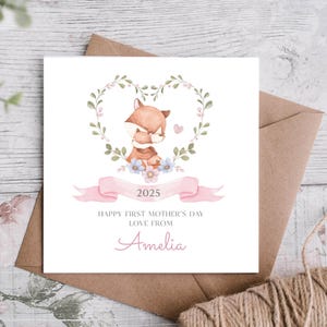 Première carte de fête des mères pour une nouvelle maman. Joli design bébé renard. Personnalisé. Le cadeau parfait pour la fête des mères