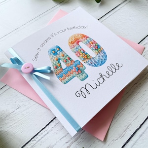 40.Geburtstagskarte mit Strick-Wortspiel. Handgefertigt. Für Sie. Häkeln Nähen Thema Geburtstagsgeschenk. Witzige 40er Geburtstagskarte. Personalisiert