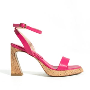 Tacones altos de corcho rosa para mujer, tacones de corcho rosa con tira en el tobillo, cómodos tacones de 8,9 cm, tacones de corcho rosa con tira trasera.