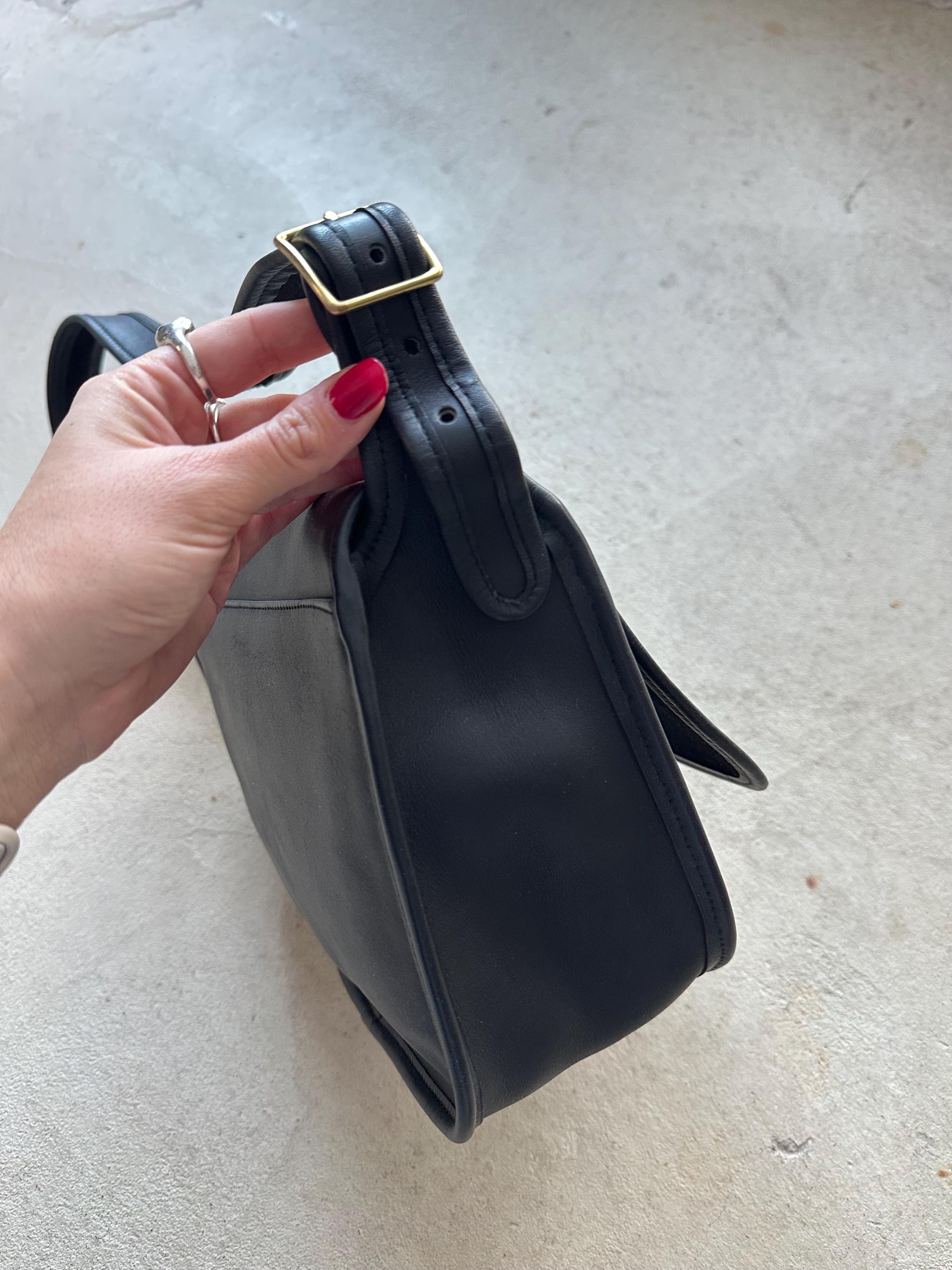 美品✨vintage coach old shoulder bag BLACK Vintage Coach Black Classic Shoulder Bag - Etsy