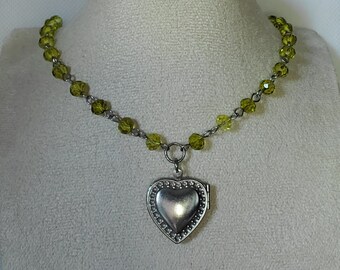 Green beaded heart locket choker necklace nature cottagecore fairycore ethereal glass stainless steel handmade alternative grunge soft alt