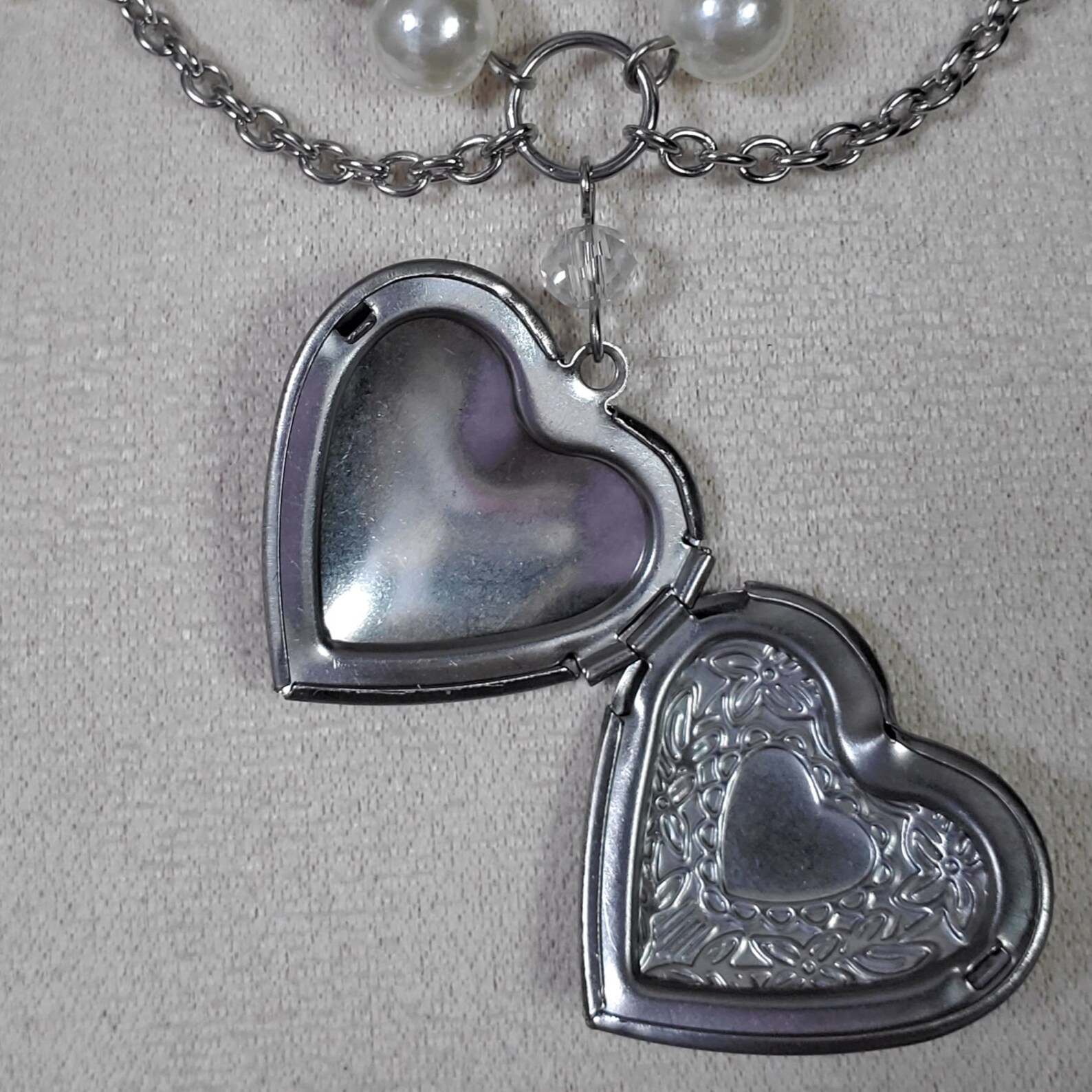 Heart Locket Pearl Beaded Choker Necklace With a Detailed Heart Locket ...