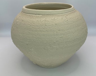 White moon jar