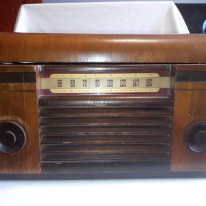 Vintage 1940s RCA Victor Victrola Model 65u