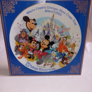 Vintage Brand New Never Opened Box Tokyo Disneyland Collectible plate with stand