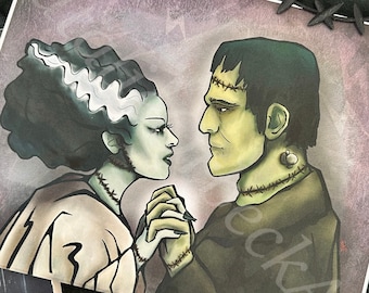 Peut inclure: Une illustration à l'aquarelle de Frankenstein et de sa fiancée. Le couple se tient la main et se regarde. L'arrière-plan est d'un violet doux avec un effet texturé.