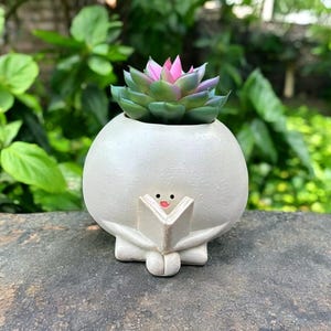 Reading plant pot Reading Book Lover Gift Happy Face Plant Pot Cozy Home decor Gift for her Bookworm Planter Kawaii Pflanztopf