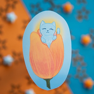 Katze in einer Tulpe | "Däumeluna" the Witch Familiar - Matte Sticker | Süßer Katzen Aufkleber, Laptop, Phone, Notebook, Kindle Aufkleber