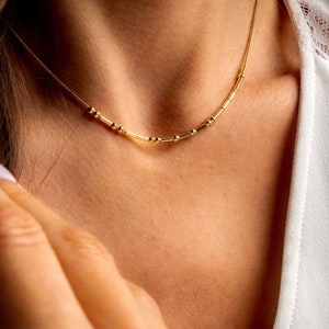 Collier de code Morse personnalisé pour femmes, bijoux minimalistes remplis d’or en perles délicates, code personnalisé et cadeau de collier en or