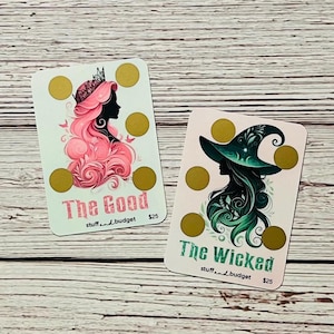 WICKED SET de 2 WITCHES Défi à gratter | Taille 2,5 x 3,5" | Pour l'option d'ajout, voir les autres annonces de Wicked | Chaque carte permet d'économiser 25