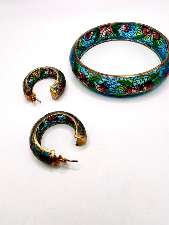 Beautiful Vtg Plique A Jour Bangle Bracelet And E… - image 5