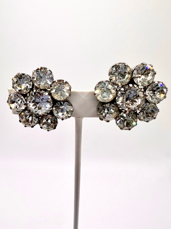 Gorgeous Vtg Clear And Sparkly Chaton Flower Earr… - image 1